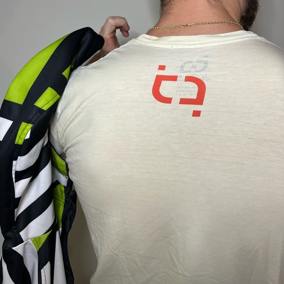 TOO MANY LOOSE STRINGS ⚡️ beware graphic tee - Picture 2 of 3